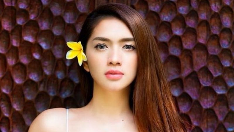 Angel Karamoy Tiduran Manja, Gemesin Banget!