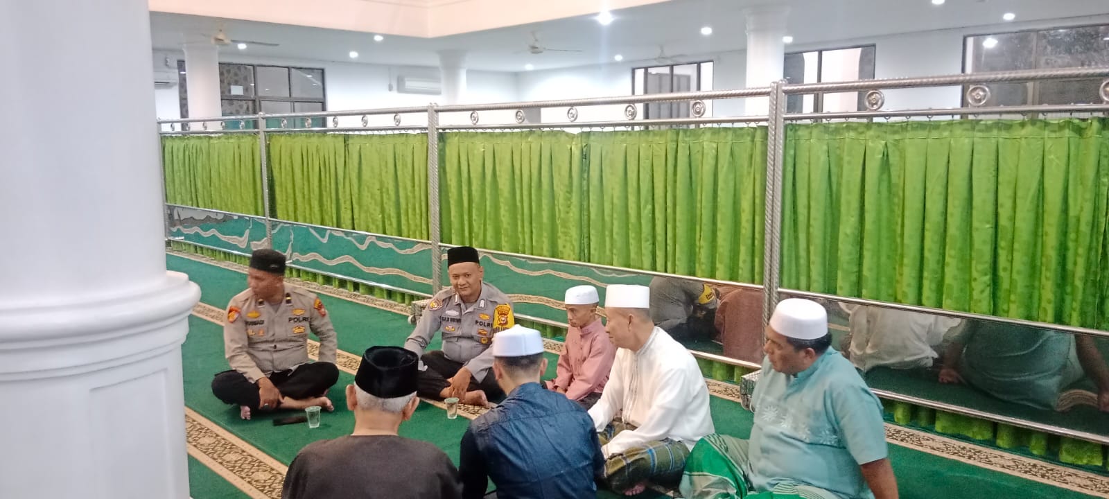 Panit Intel Polsek Tampan Sosialisasikan Pemilu Damai di Masjid Darul Aman