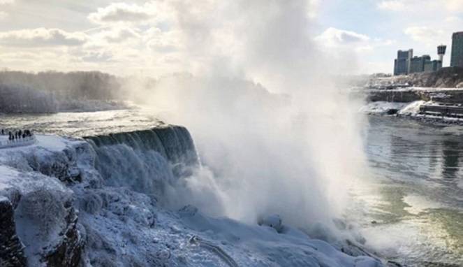 Foto-foto Air Terjun Niagara Membeku Akibat Suhu Ekstrem