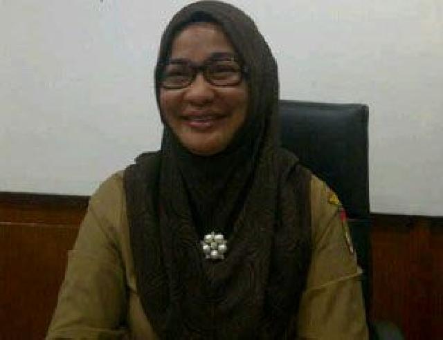 Irma Himbau Lurah Laporkan SK RT/RW Yang Baru di Mekarkan