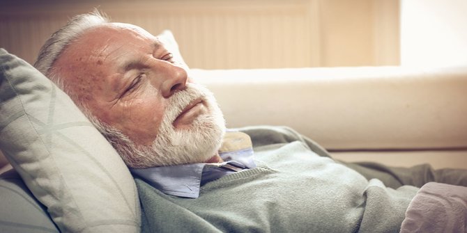 Kenapa Orang Tua Cenderung Tidur Malam Lebih Sebentar?