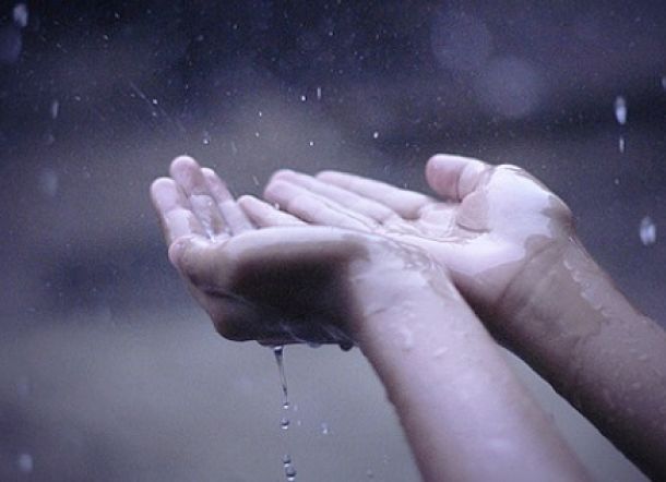 Hujan Turun, Salah Satu Waktu Berdoa yang Tidak Tertolak