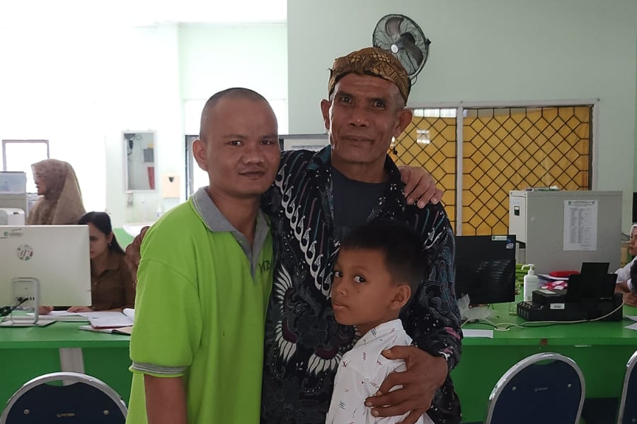 Lima Tahun Hilang, Warga Bengkulu Ini Menangis Haru Bertemu Anaknya Dirawat di RSJ Tampan Riau