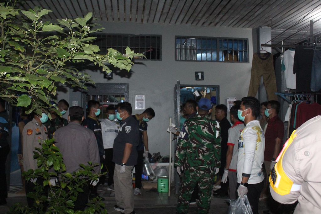 TNI-Polri Gerebek Lapas Bangkinang Tengah Malam