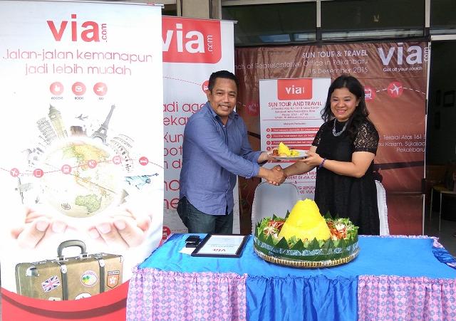 Via.com Bersama Sun Tour and Travel Resmikan Representative Office