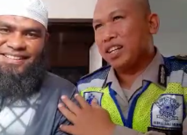 Ditilang Tidak Pakai Helm, Imam Masjid di Makassar Dihukum Mengaji