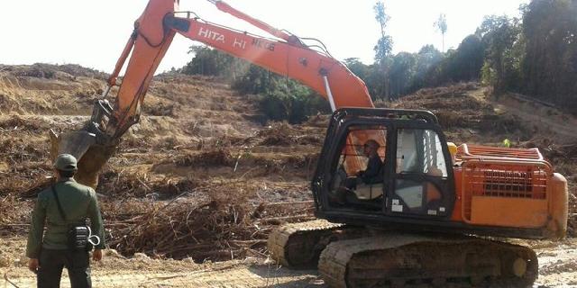 Dinas LHK Riau tangkap alat berat di hutan konsesi Kampar