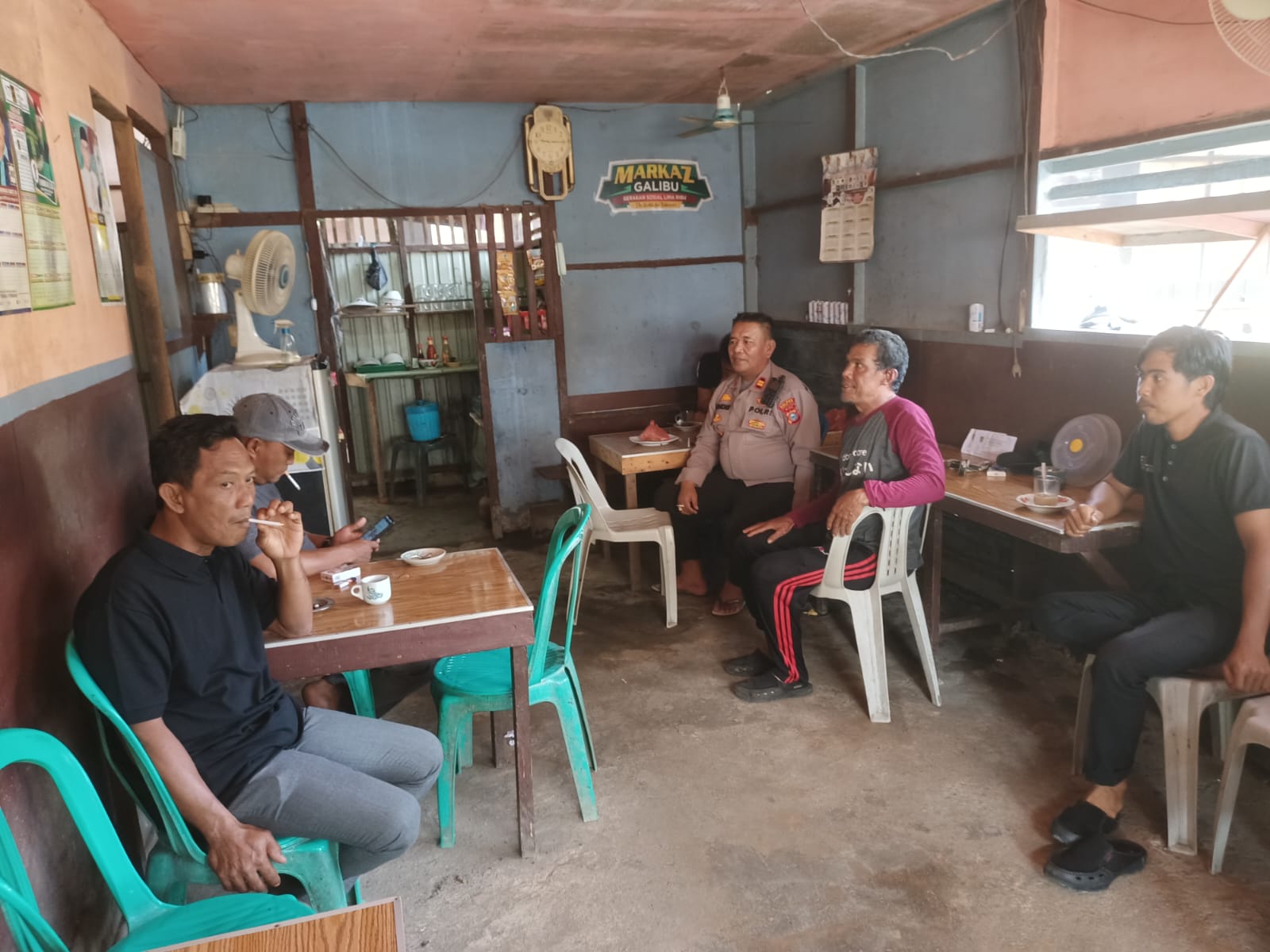 Warung Kopi Jadi Sasaran Iptu Hendri J SH Kampanyekan Pemilu Damai 2024