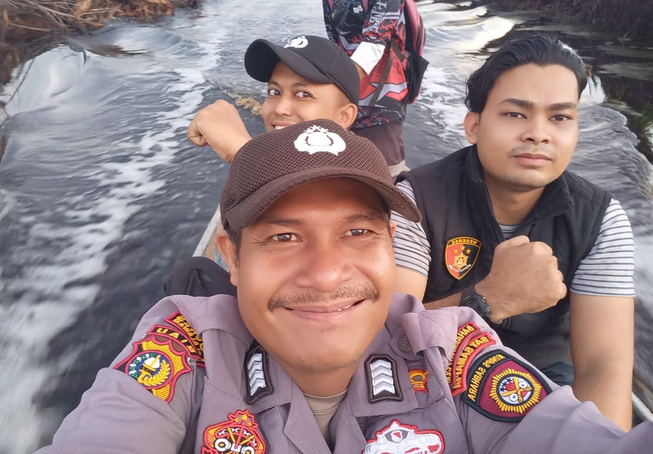 Susuri Sungai, Anggota Polsek Langgam Sosialisasi Pilkada Damai