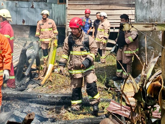 Api Hanguskan Kios dan Rumah Petak di Jalan Tanjung Karang Pekanbaru