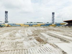 Rumput Stadion Kaharuddin Nasution Direhab Total