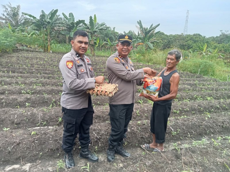 Kapolsek TPTM Laksanakan Sedekah Jumat dan Cooling System Pilkada Damai Menjelang Pencoblosan