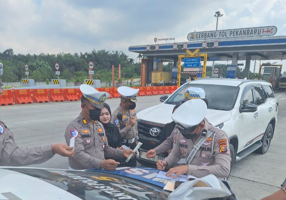 Polda Riau Gelar Razia Batas Kecepatan dan Tes Alkohol di Tol Pekanbaru–Dumai