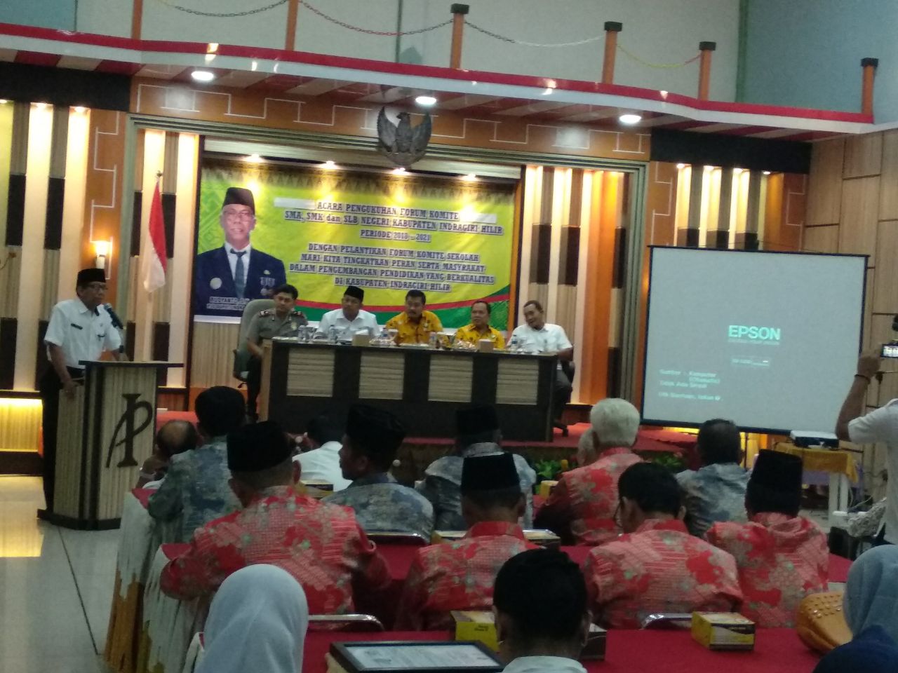 Dikukuhkan, Pj Bupati Imbau Forum Komite SMA, SMK Dan SLB Negeri Koordinasi Dengan Sekolah