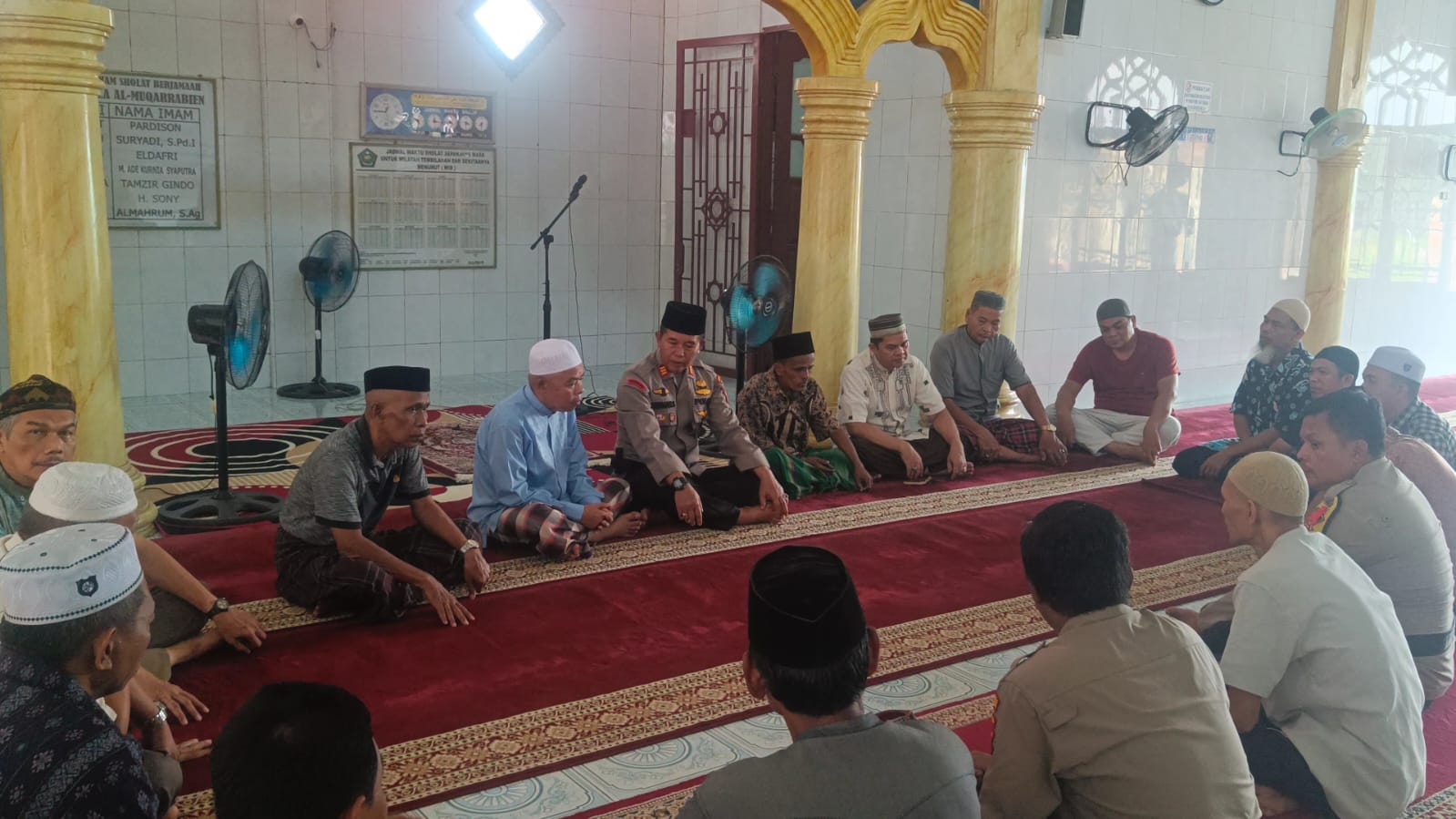 AKP Herman Sosialisasi Pemilu Damai 2024 di Musala Desa Pulau Kijang