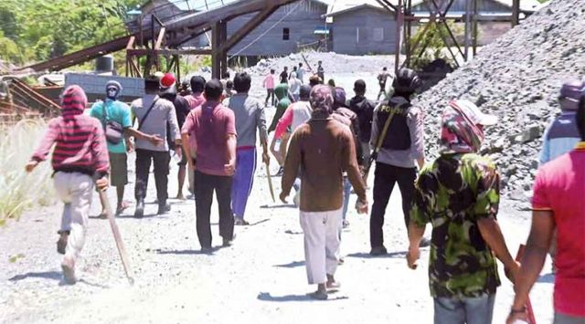 Duh! Ratusan Warga Mengamuk Pukuli WNA Tiongkok di Lokasi Tambang Emas