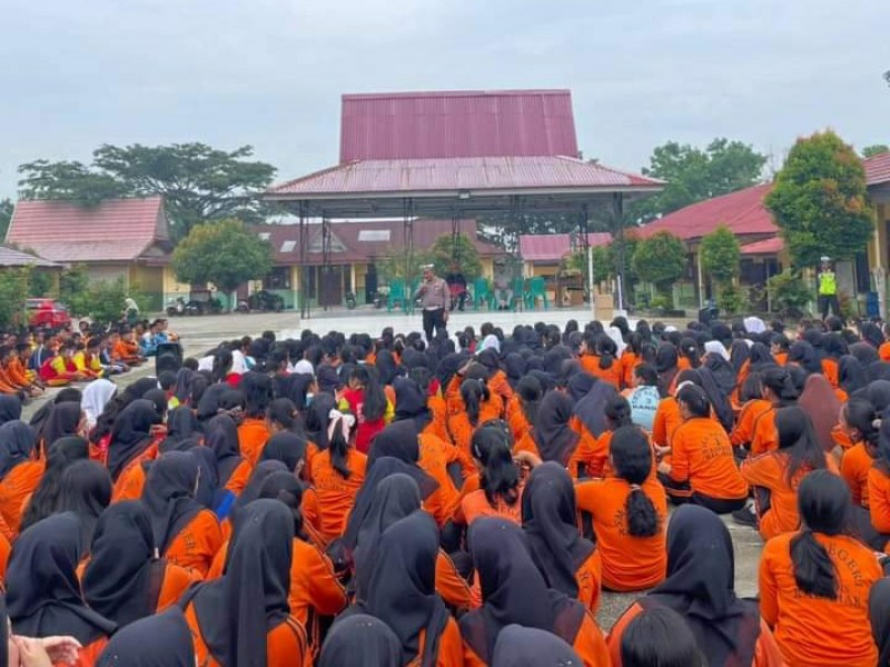 Unit Lantas Polsek Kandis Gelar Kampanye Keselamatan dan Cooling System Pilkada di SMA N 1 Kandis