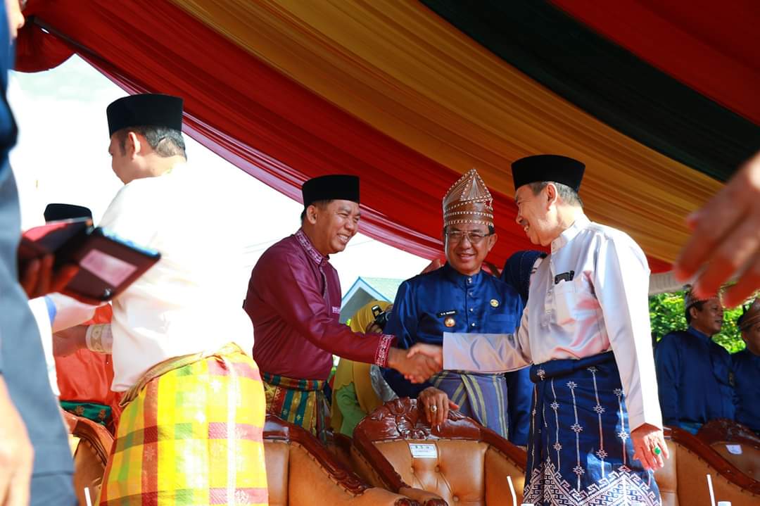 Walikota dan Pejabat Pemko Ikuti Pawai Taaruf MTQ Riau