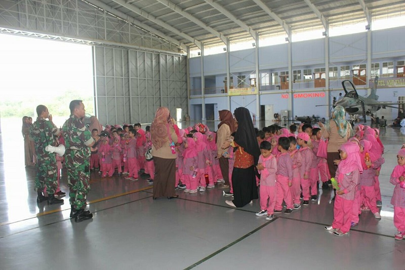 160 Murid TK Berkunjung ke Markas TNI AU