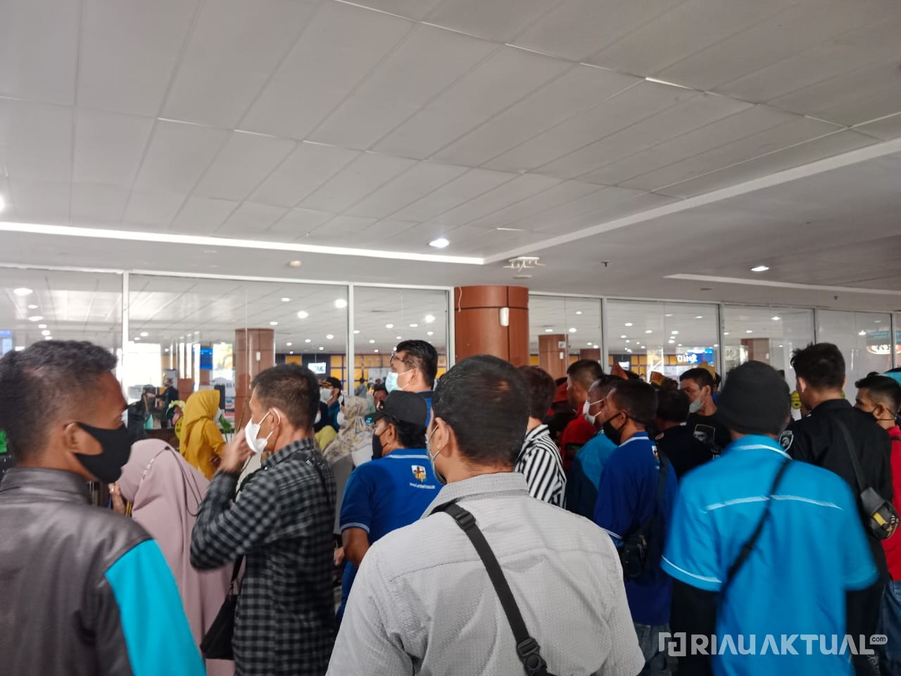 Masyarakat Sambut Kedatangan Suparman di SSK II Pekanbaru