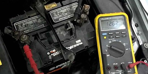 Lupa Isi Air Bikin Aki Meledak, Mitos atau Fakta?