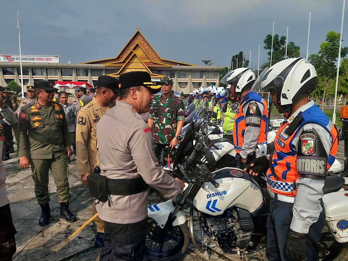 Kapolresta Pekanbaru Laksanakan Apel Gelar Sarana dan Prasarana Menjelang Pemilu 2024