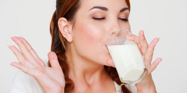 5 Hal Mengejutkan Yang Terjadi Pada Tubuh Saat Berhenti Minum Susu!