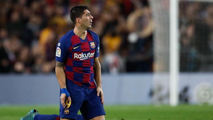 Kenapa Barcelona Lepas Suarez, sih?