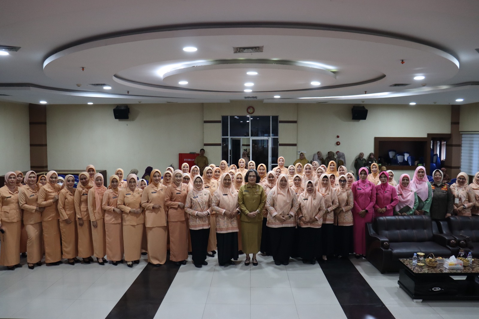 Semarak HUT DWP Inhu, Ibu-Ibu Adu Bakat Lomba MC dan Fashion Show