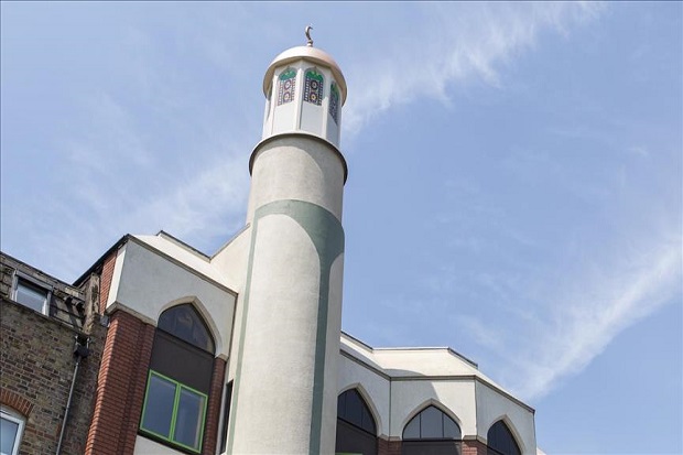 Masjid di London Sediakan Makanan untuk Tuna Wisma