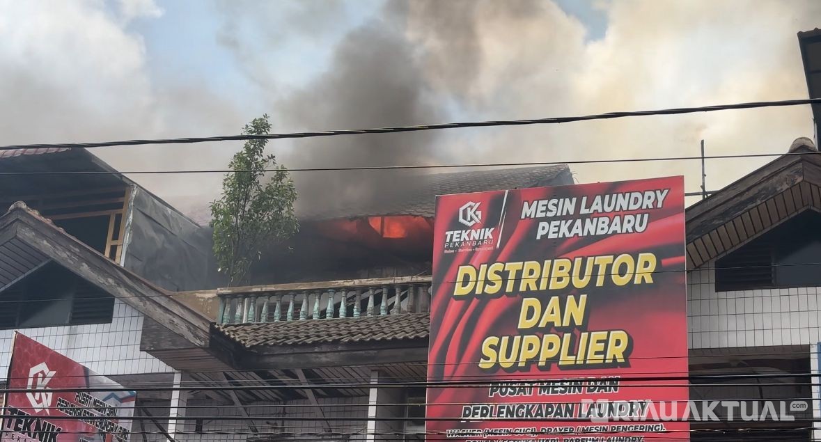 Kebakaran Hanguskan 3 Ruko di Jalan Harapan Raya Pekanbaru