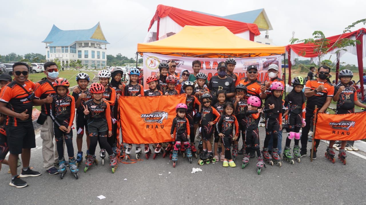 Raih Piala di Kejuaraan Jakarta Open Roller Skate Tournament 2021, Ginda Ucapkan Selamat Kepada Atlet Sepatu Roda Pekanbaru