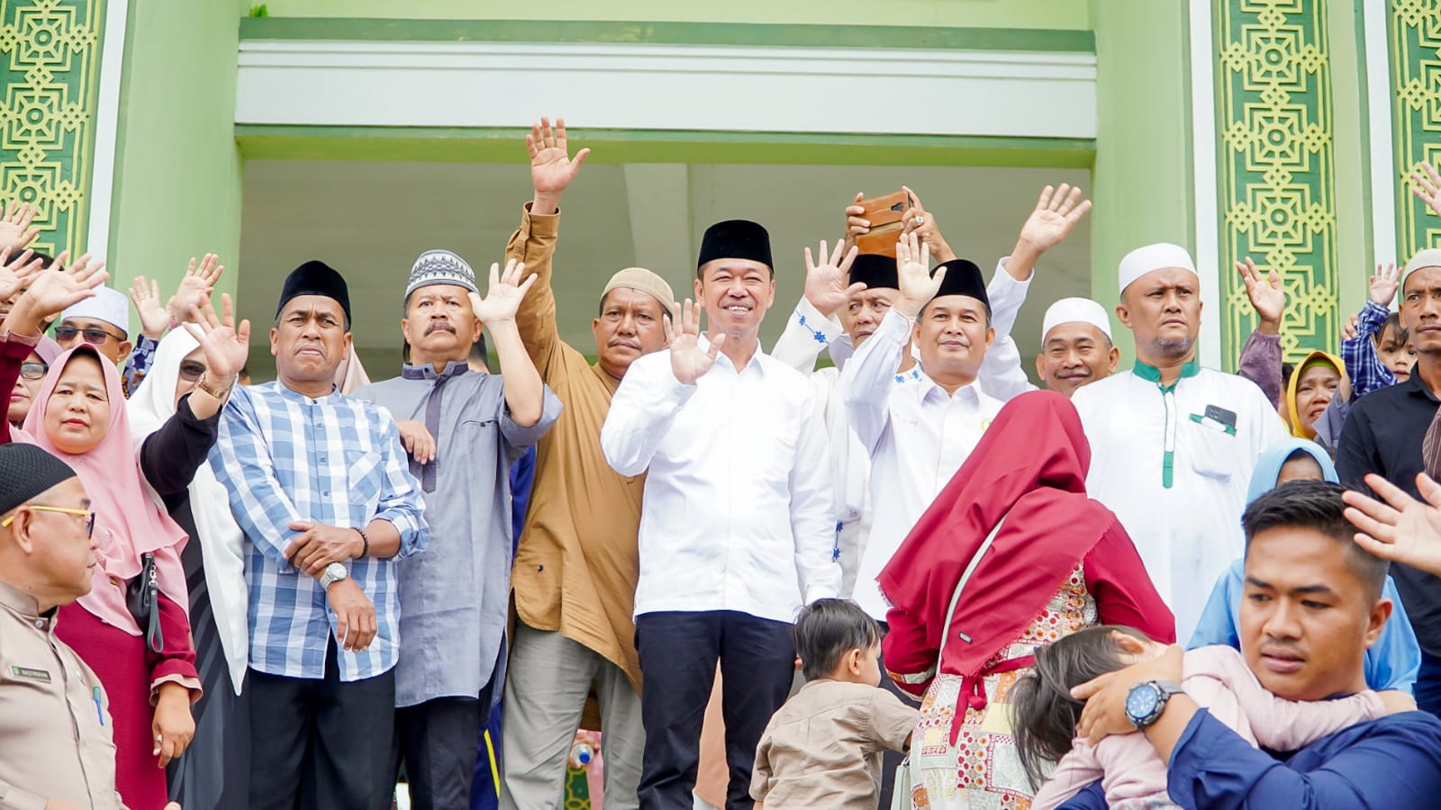 Bupati Afrizal Sintong Lepas Keberangkatan 283 Calon Jamaah Haji Rohil