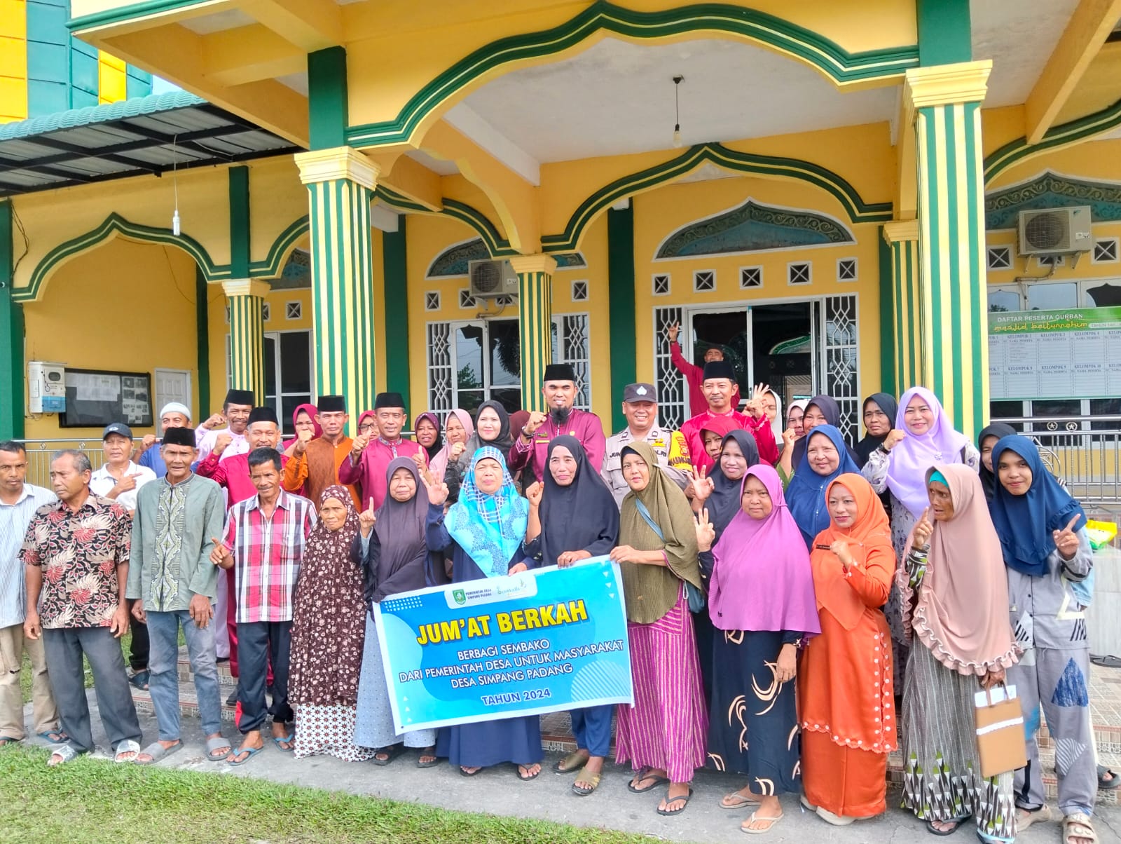 Bhabinkamtibmas Desa Simpang Padang Gelar Kegiatan Jumat Berkah