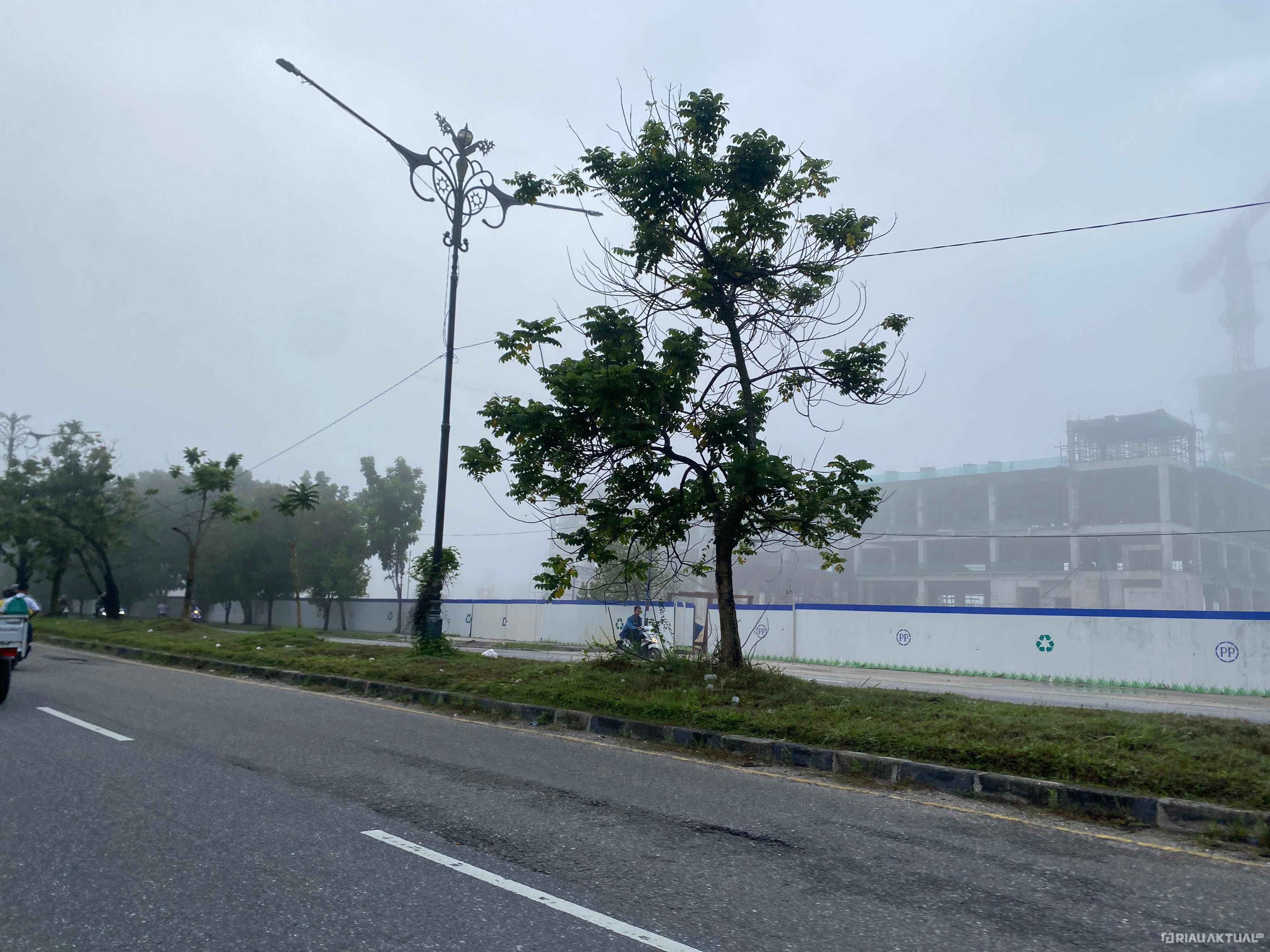 Kabut Tebal Selimuti Bandara SSK II Pekanbaru, Penerbangan ke Jakarta Delay 40 Menit