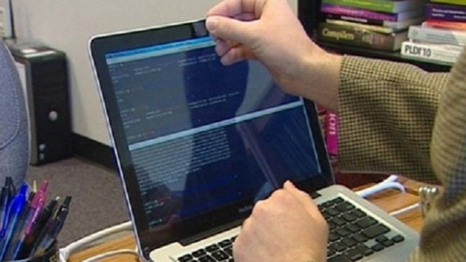 Wajib Tahu, Ini Alasan Kamera Laptop Harus Kamu Tutup