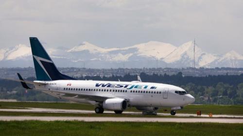 Dua Pesawat Tabrakan Timbulkan Kebakaran, Penumpang Dievakuasi Lewat Perosotan Darurat