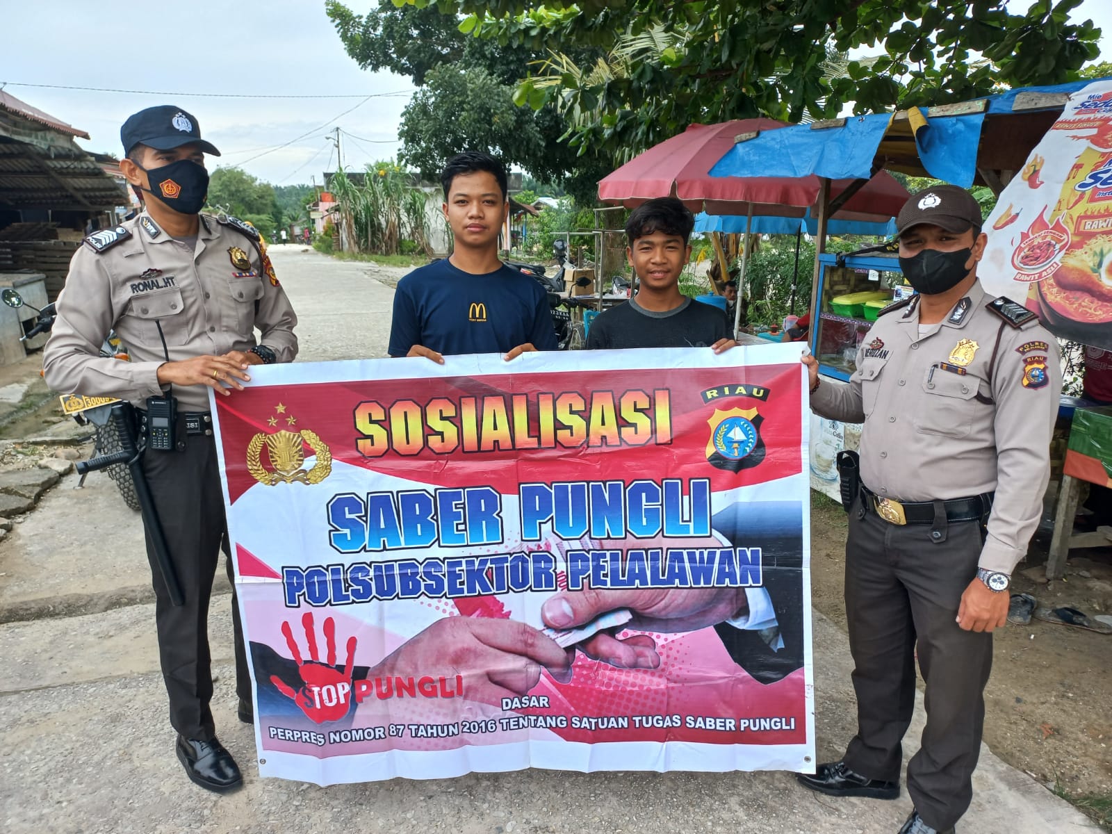 Akhir Pekan, Polsubsektor Pelalawan Keliling Kecamatan Sosialisasikan Saber Pungli