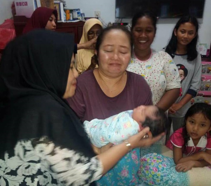 Bayi yang Ditemukan Depan Rumah Warga Dikembalikan ke Ibunya