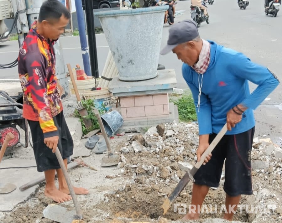 Atasi Kemacetan, Dishub Pekanbaru Pasang Traffic Control di Simpang Paus - Tuanku Tambusai