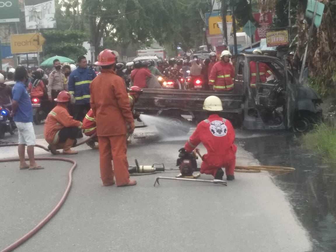 Hendak Berangkat ke Pariaman, Mobil Pick Up Terbakar Usai Isi Bensin di Pekanbaru