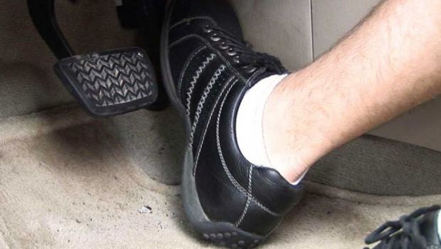 Saat Kabel Gas Mobil Tersangkut, Ini yang Harus Dilakukan