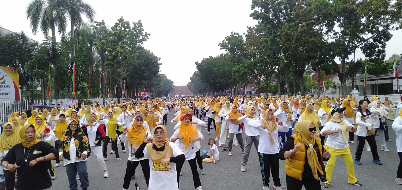 Ribuan Orang Ikuti Senam Sehat yang Digelar Ida Yulita di CFD Pekanbaru
