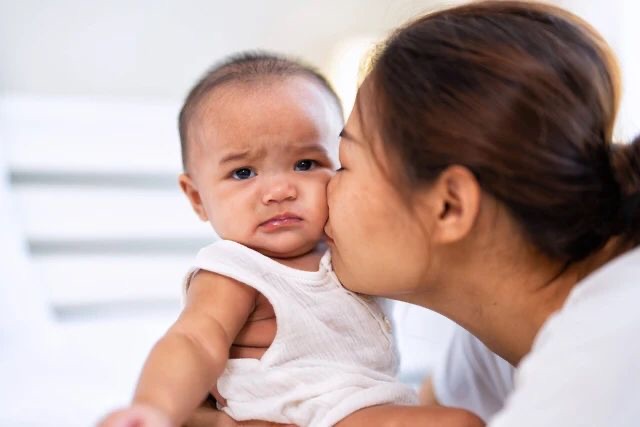 Jangan Sembarangan Cium Bayi Baru Lahir, Bisa Tertular Virus RSV