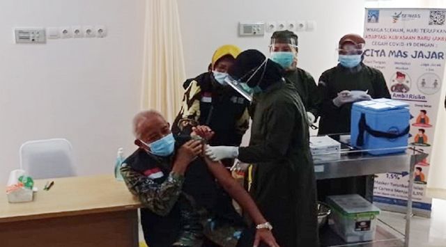 Bupati Dan Dokter Terinfeksi Covid-19 Usai Disuntik Vaksin