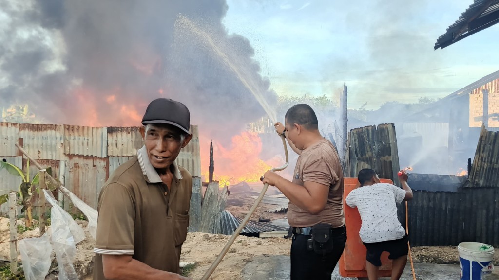 Gudang Rongsokan di Kuansing Terbakar, Kerugian Capai Rp100 Juta