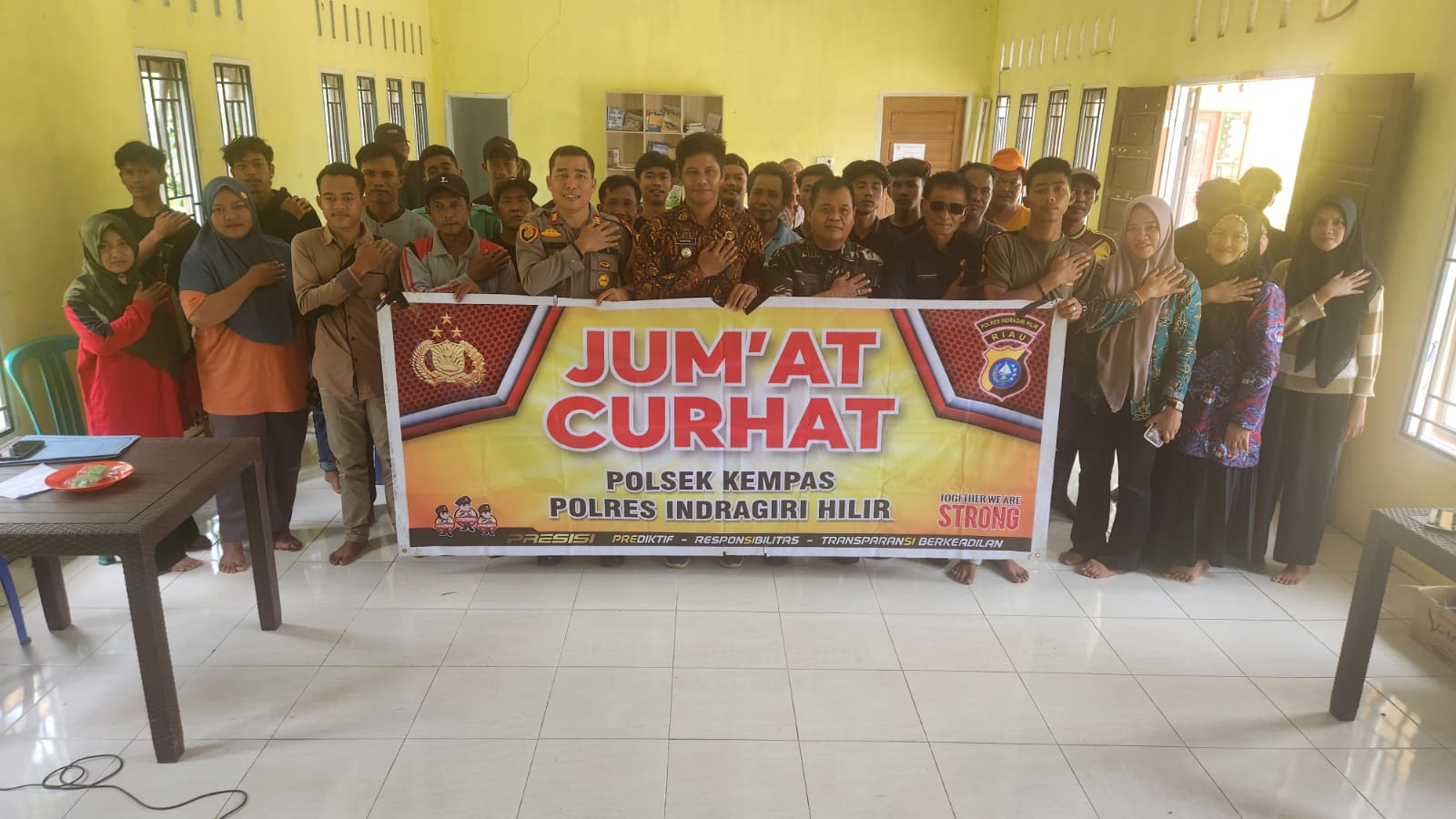 Jumat Curhat, Kapolsek Kempas Sampaikan Pesan Pilkada Damai