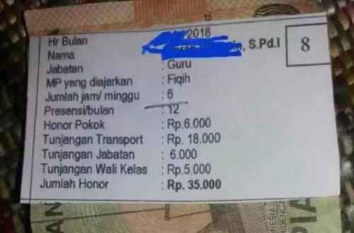 Viral Foto Gaji Guru Hanya Rp35 Ribu, Netizen: Tetap Semangat!