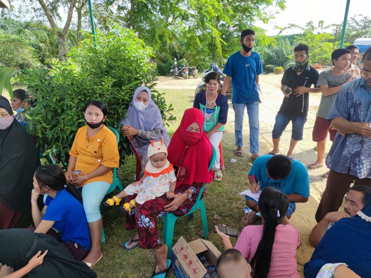 Personil Polsubsektor Pelalawan Monitoring Pelaksanaan Vaksinasi 