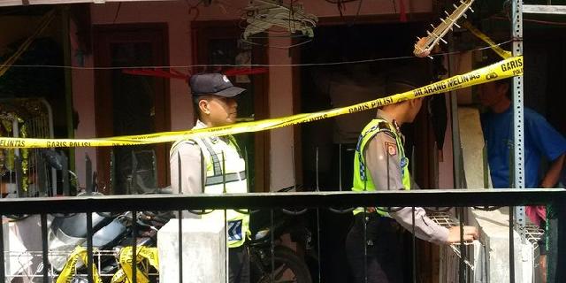 Densus 88 gerebek rumah terduga pelaku bom Kampung Melayu di Bandung